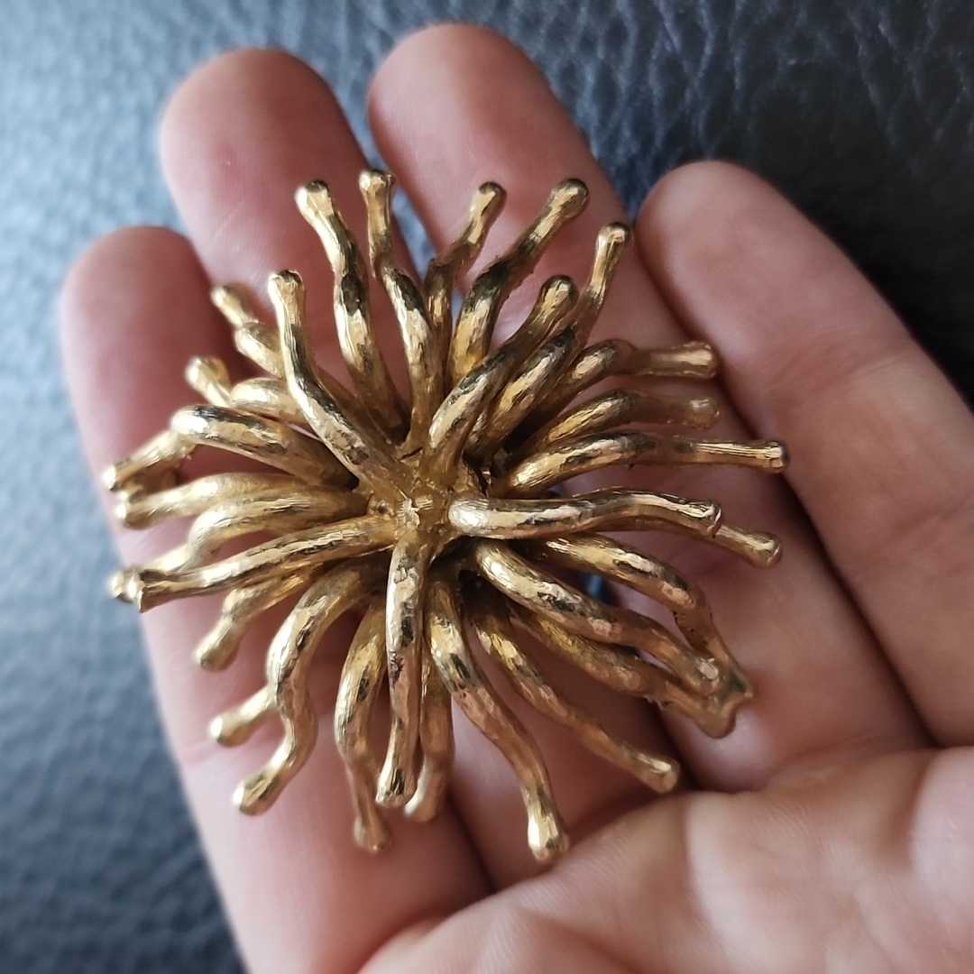 Vtg Les Bernard Brooch 64$